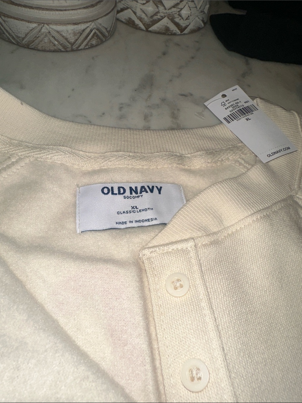 NWT Old Navy Cream Henley Sweatshirt with Red Chest Graphic size xL - Picture 5 of 6